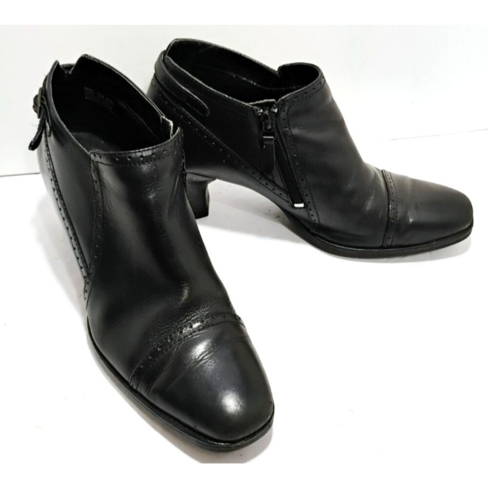 Clarks Ankle Boots Booties Black Leather Womens 9.5M Zip Closure